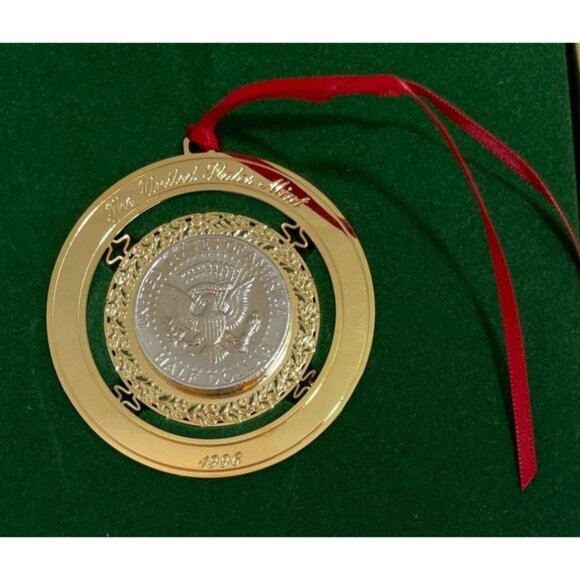 1996 US Mint Holiday Ornament Gold-Plated Half Dollar Presidential Coat of Arms - Picture 3 of 5